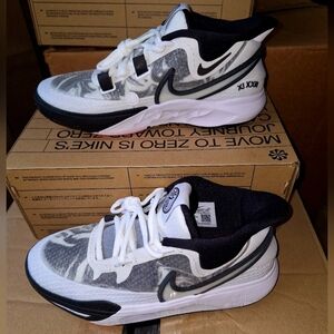 Nike Kyrie 8 GO (GS) White/White-Black new with the box In A 6.5Y.